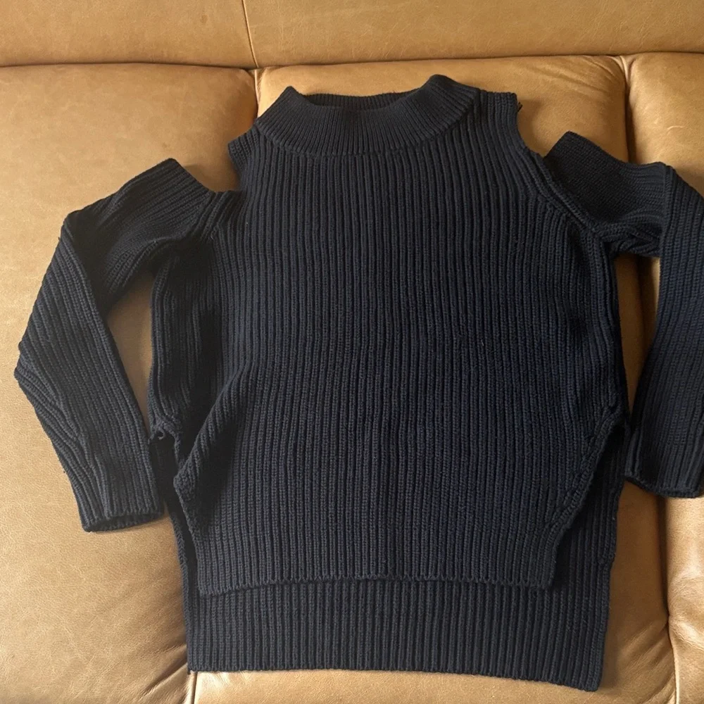 French Connection Women's Black, Gray, and White Sweater pack of 5 sweaters - Picture 8 of 12